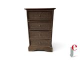 une photo d'une commode en bois surmontée d'une horloge