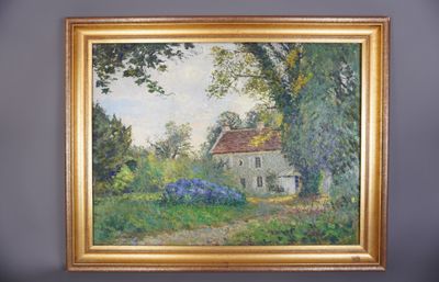 tableau représentant une maison dans un champ, avec des arbres en arrière-plan