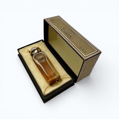 HERMES. Flacon de parfum "Calèche" en verre moulé translucid…