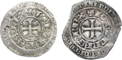 une pièce d'argent avec une croix au recto et une croix au verso