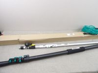 Lot de 3 articles divers, comprenant : Un bras de brosse de …