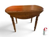 image d'une petite table avec un plateau en bois sur fond blanc