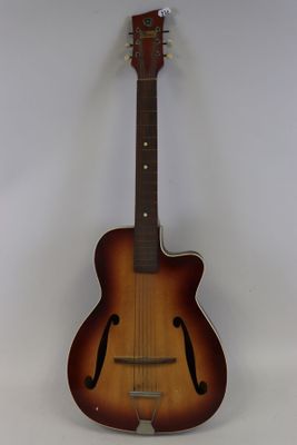 une image représentant une mandoline sur fond blanc