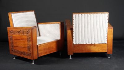 Travail africain. Paire de fauteuils cubiques de type art dé…