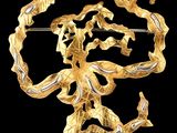 un gros plan d'une broche en or ornée de feuilles