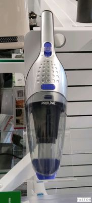 un aspirateur posé sur une étagère dans un magasin