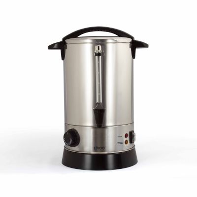 une cafetière en acier inoxydable avec une poignée noire
