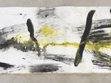 une photo d'une œuvre d'art posée sur une table