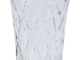le verre est transparent et présente un motif en losange