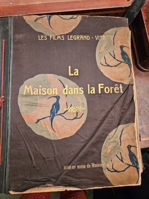 LES FILMS LEGRAND-VITA La Maison dans la forêt Folio portant…