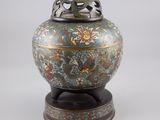 Vase chinois en cloisonné, orné d'un décor floral