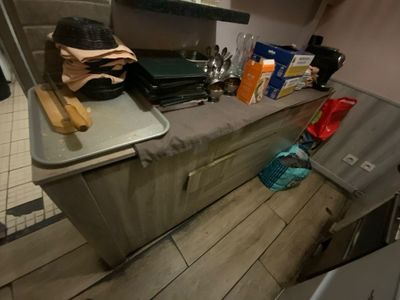 Un bahut bois stratifié Lieu : SUR DESIGNATION MARTIGUES