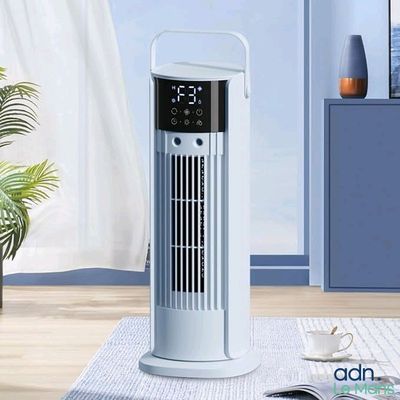 un purificateur d'air posé sur un tapis devant une fenêtre