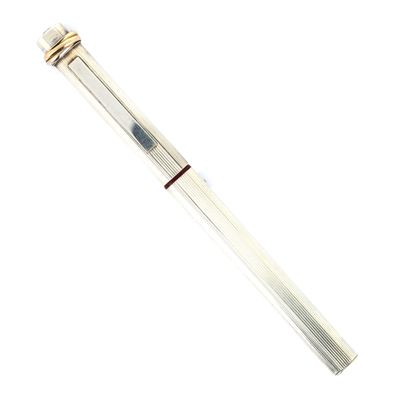 une image représentant un stylo sur fond blanc