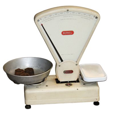 Ancienne BALANCE D'EPICIER, plateau en aluminium, c…