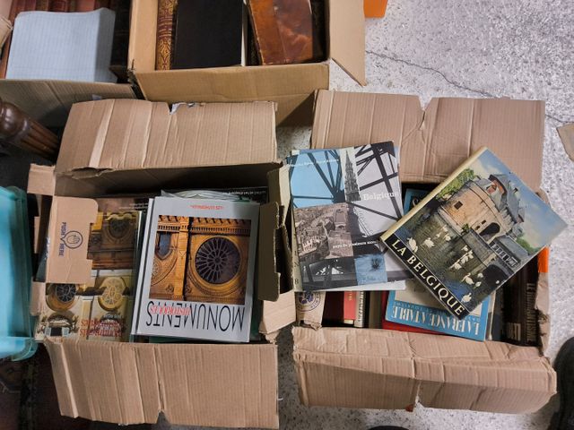 Lot de 2 cartons sur les châteaux, monuments historiques, revue l...