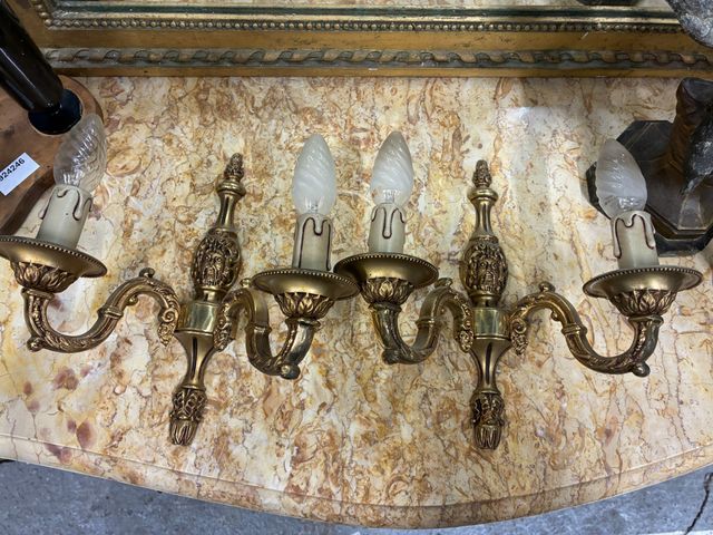 Paire d’appliques en bronze doré. H 26 cm