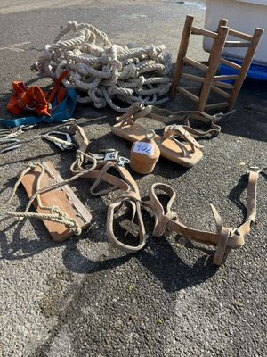 Lot comprenant divers équipements anciens et accessoires de …