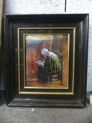 tableau représentant une vieille femme assise sur une chaise près d'un feu