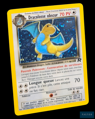 une carte Pokémon sur laquelle figure l'image d'un dragon jaune