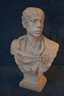 COCHI (XIXème-XXème) Buste de femme au châle Sculpture en te…