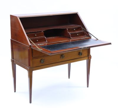 Bureau de pente en acajou et placage d'acajou ouvrant en faç…