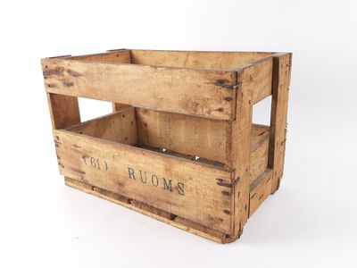 Caisse bois bière RUOMS. 1961. Hauteur : 35,5 cm