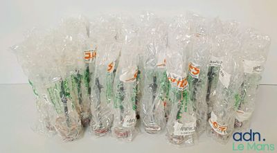 beaucoup de brosses à dents emballées dans des sacs en plastique