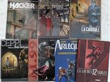 un grand nombre de livres posés sur une table