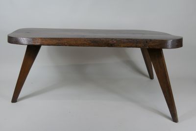image d'un banc en bois sur fond blanc