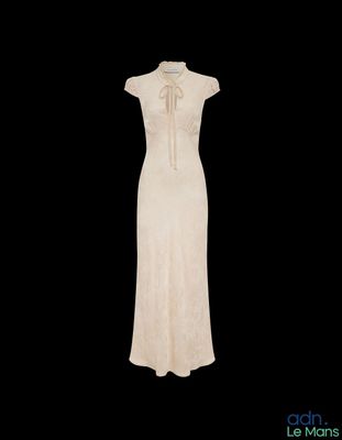 une image d'une robe de femme sur un mannequin