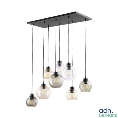 un gros plan d'un lustre comportant cinq ampoules