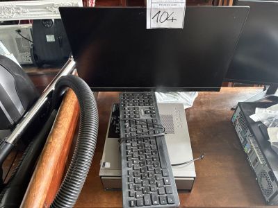 1 configuration informatique de marque LENOVO comprenant 1 t…