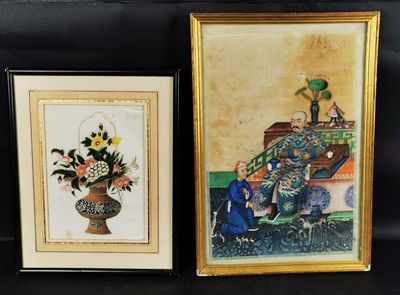 deux photos encadrées représentant un paon et un vase de fleurs