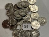 une pile de pièces sur laquelle figure un petit chiffre