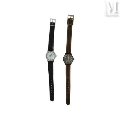 Deux montres sont représentées côte à côte sur un fond blanc.