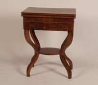 Table à jeux en acajou et placage d'acajou, piétement galbé … (photo 4)