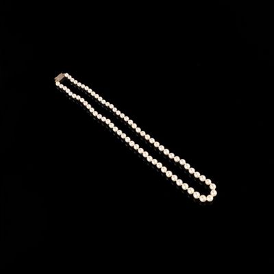 Collier en perles de cultures, le fermoir en or 18K (750e) L… - Photo 1