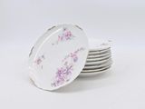a lot of plates that are stacked on top of each other