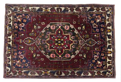 IRAN Bakhtiar Tapis en laine nouée à la main à décor d'un mé…