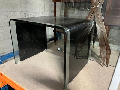 TRAVAIL CONTEMPORAIN Table basse d'appoint en verre monobloc…
