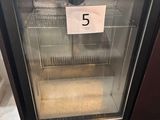 une image représentant un réfrigérateur sur lequel figure le chiffre 5