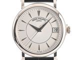 une image d'une montre en gros plan sur fond blanc