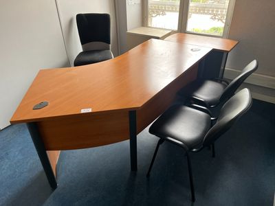 Bureau, 2 caisson, 2 chaises visiteur et une chaise dactylo