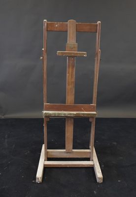 une image représentant un chevalet en bois d'où dépasse un morceau de bois