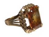 une image représentant une bague sertie d'une grosse citrine