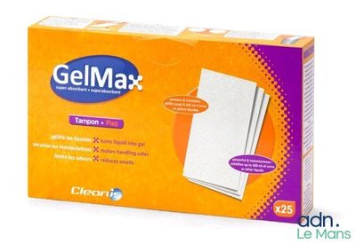 un gros plan d'une boîte de lingettes nettoyantes sur fond blanc