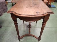 Petite table à écrire en bois posant sur quatre pieds entret… (photo 4)