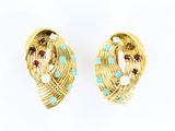 paire de boucles d'oreilles dorées ornées de pierres multicolores et de perles