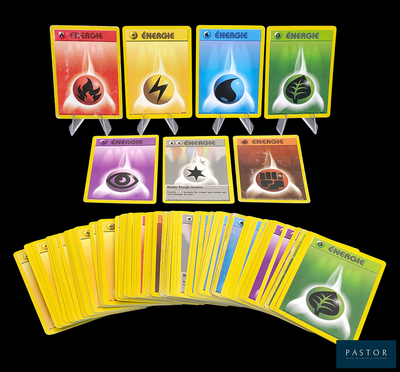 beaucoup de cartes sur la table